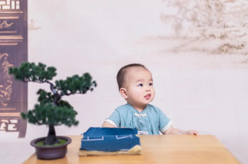 攸县怀孕肚子中间凹两边凸