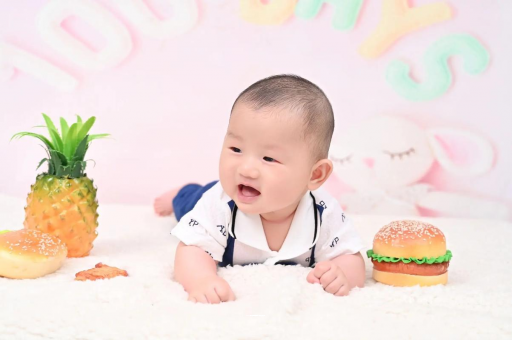 攸县宝宝在妈妈肚子里